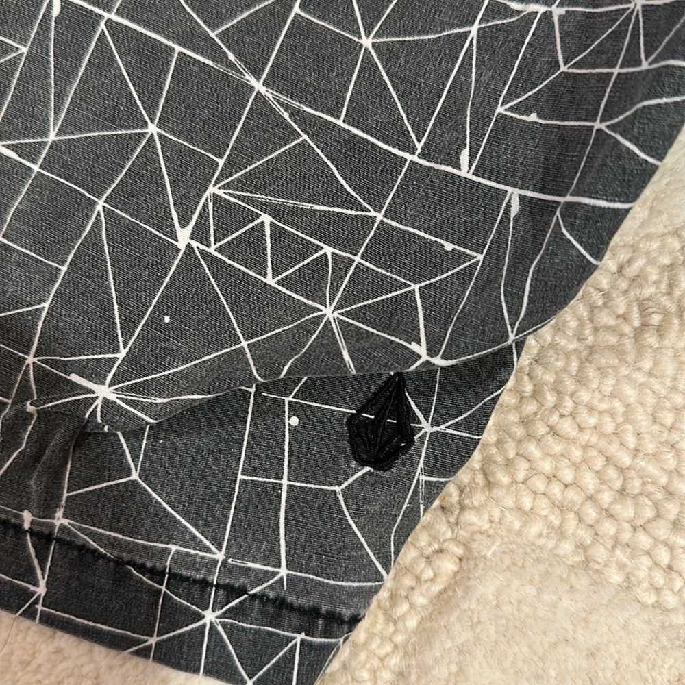Volcom Shorts - Picture 3 of 4